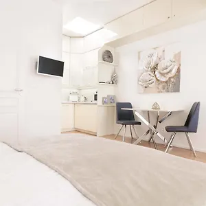 Apartment Cozy&quiet With A/c In Centre, Prag